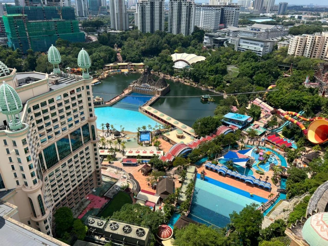 Sunway Resort Suites Max 4 Pax Studio 1 Mins Walk To Sunway Pyramid بيتالينغ جايا المظهر الخارجي الصورة